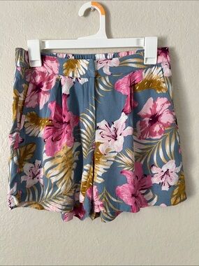 Like New! PIECES Floral Print Pleated  Shorts - Blue with Pink & Gold in Size S